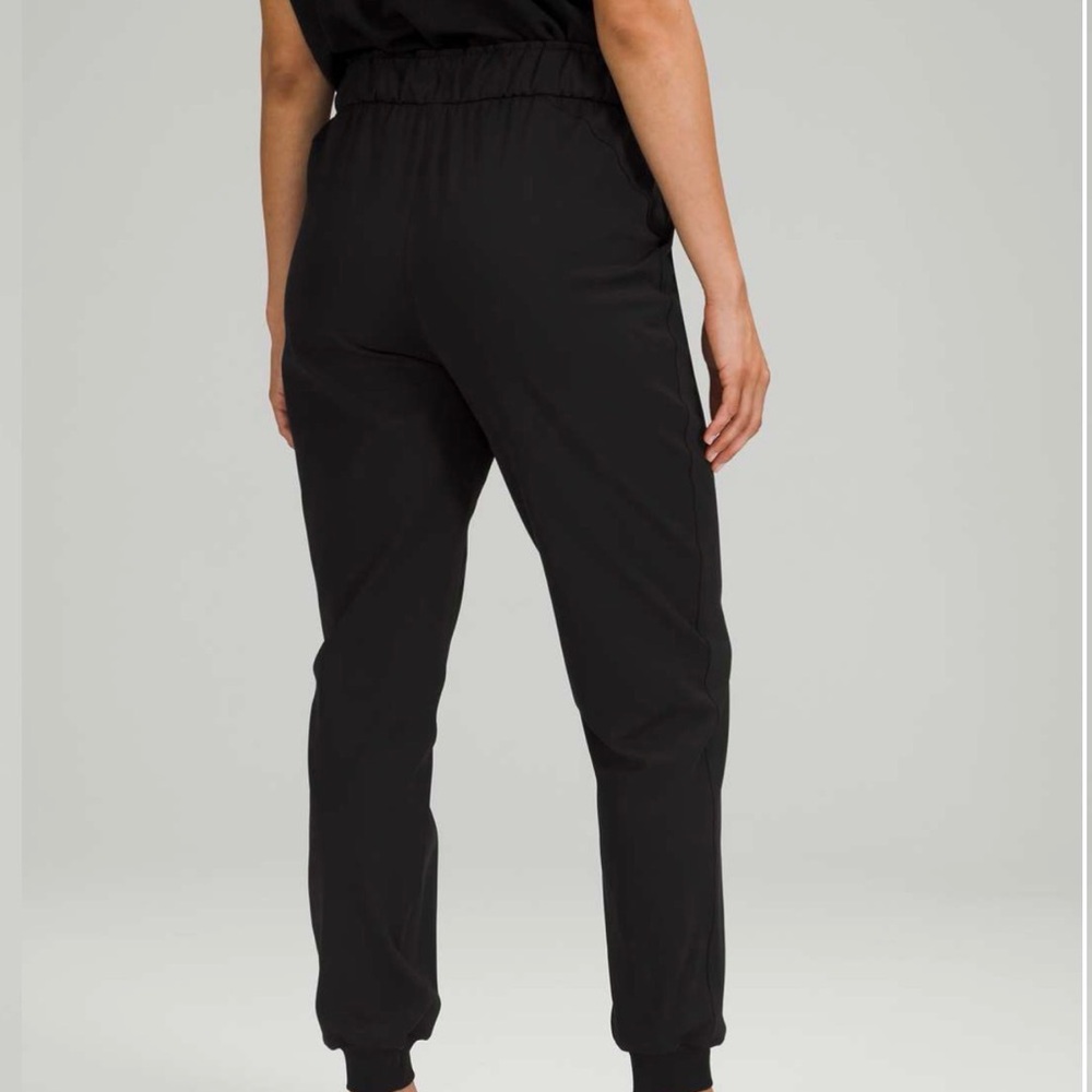 NWT Lululemon High Rise Stretch Joggers in Black